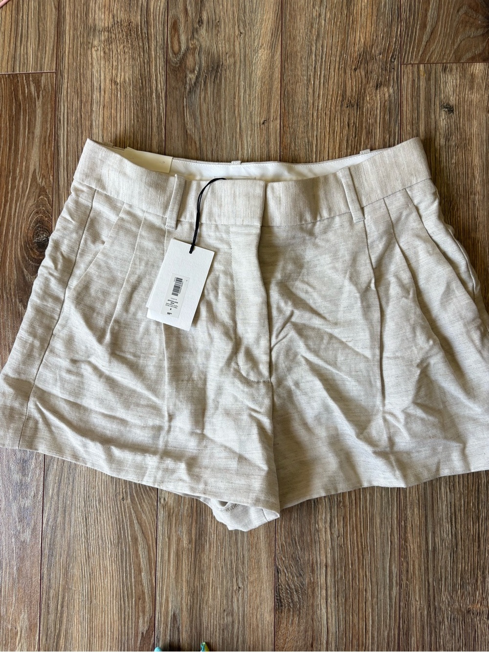 Aritzia the effortless linen shorts